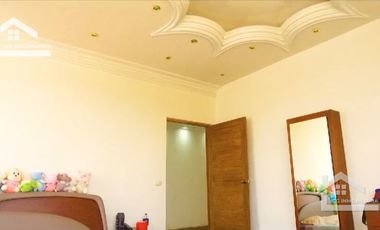 AMPLIA CASA DE TRES PISOS, IDEAL PARA INSTALAR UNA CLÍNICA, SPA, COLEGIO, CENTRO RECREATIVO, ETC