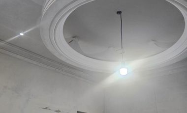 AMPLIA CASA DE TRES PISOS, IDEAL PARA INSTALAR UNA CLÍNICA, SPA, COLEGIO, CENTRO RECREATIVO, ETC