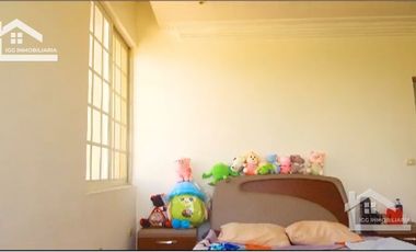 AMPLIA CASA DE TRES PISOS, IDEAL PARA INSTALAR UNA CLÍNICA, SPA, COLEGIO, CENTRO RECREATIVO, ETC