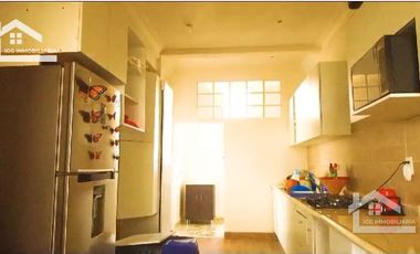 AMPLIA CASA DE TRES PISOS, IDEAL PARA INSTALAR UNA CLÍNICA, SPA, COLEGIO, CENTRO RECREATIVO, ETC