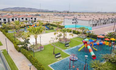 Venta de Casa de Lujo con Terreno amplio en Urbanización Casa Laguna