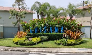 Venta de Casa de Lujo con Terreno amplio en Urbanización Casa Laguna