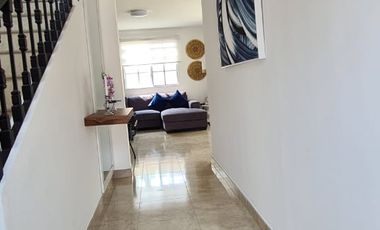 Venta de Casa de Lujo con Terreno amplio en Urbanización Casa Laguna