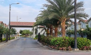Venta de Casa de Lujo con Terreno amplio en Urbanización Casa Laguna