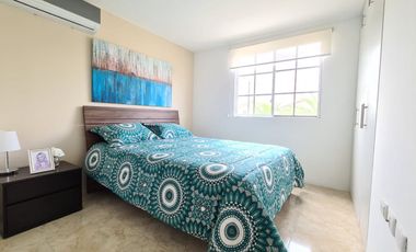 Venta de Casa de Lujo con Terreno amplio en Urbanización Casa Laguna