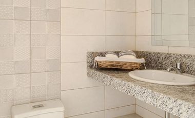 Venta de Casa de Lujo con Terreno amplio en Urbanización Casa Laguna