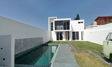 Casa en venta, Cuautla, Morelos, con alberca y cuatro amplias recamaras