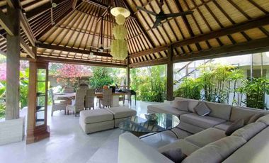 VILLA WITH BIG GARDEN FOR SALE IN SANUR, BALI