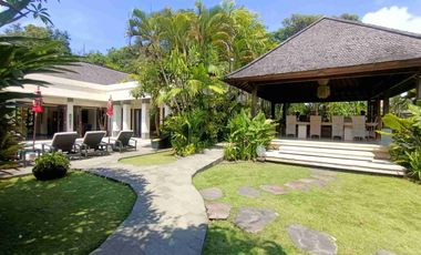 VILLA WITH BIG GARDEN FOR SALE IN SANUR, BALI