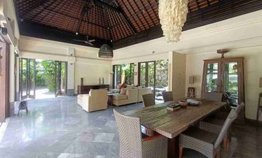 VILLA WITH BIG GARDEN FOR SALE IN SANUR, BALI