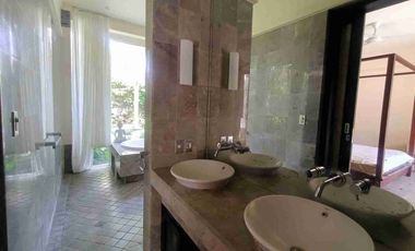 VILLA WITH BIG GARDEN FOR SALE IN SANUR, BALI