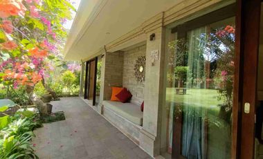 VILLA WITH BIG GARDEN FOR SALE IN SANUR, BALI