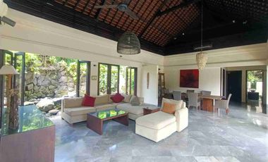 VILLA WITH BIG GARDEN FOR SALE IN SANUR, BALI