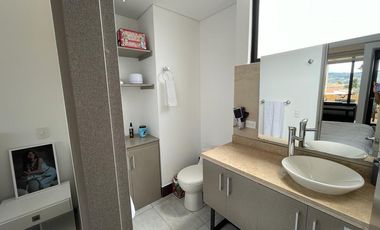 SE VENDE ESPECTACULAR CASA EN CAJICA, VEREDA EL CANELON