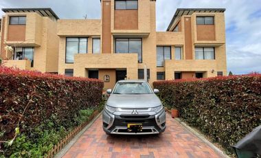 SE VENDE ESPECTACULAR CASA EN CAJICA, VEREDA EL CANELON