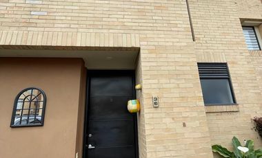 SE VENDE ESPECTACULAR CASA EN CAJICA, VEREDA EL CANELON