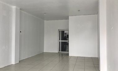 Local Comercial de alquiler en la Av. Luis plaza de Dañin, Cdla La FAE.