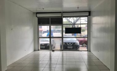 Local Comercial de alquiler en la Av. Luis plaza de Dañin, Cdla La FAE.