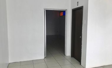 Local Comercial de alquiler en la Av. Luis plaza de Dañin, Cdla La FAE.
