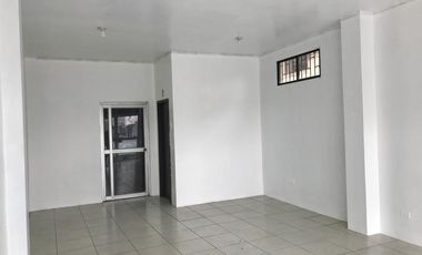 Local Comercial de alquiler en la Av. Luis plaza de Dañin, Cdla La FAE.