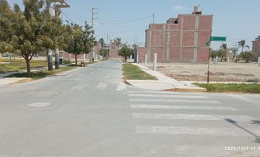 VENDO TERRENO FRENTE A PARQUE Y EN ESQUINA EN LA URB.LAS COLINAS DEL CHIPE