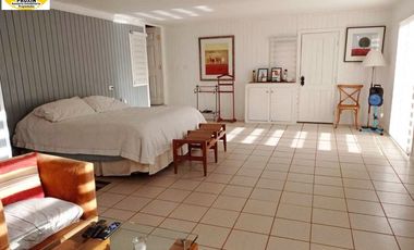 EN VENTA AMPLIA CASA CON CABAÑA Y GALPON EN PARCELA