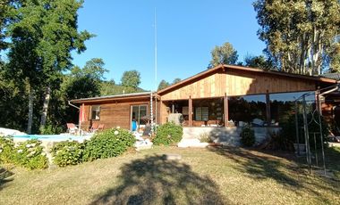 EN VENTA AMPLIA CASA CON CABAÑA Y GALPON EN PARCELA