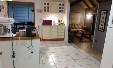 EN VENTA AMPLIA CASA CON CABAÑA Y GALPON EN PARCELA