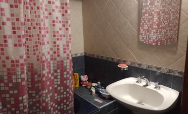 Villa Udaondo - Venta - Amplio Lote c/ 2 departamentos