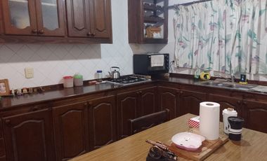 Villa Udaondo - Venta - Amplio Lote c/ 2 departamentos