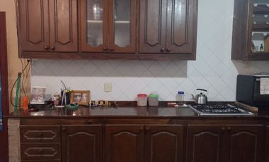 Villa Udaondo - Venta - Amplio Lote c/ 2 departamentos