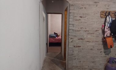 Villa Udaondo - Venta - Amplio Lote c/ 2 departamentos