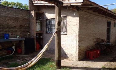 Villa Udaondo - Venta - Amplio Lote c/ 2 departamentos
