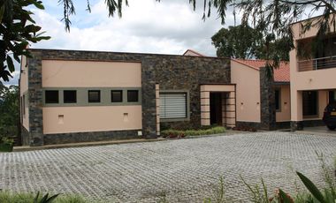 One Level Home With Traditional and Modern Touches in Residential Community