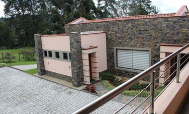 One Level Home With Traditional and Modern Touches in Residential Community