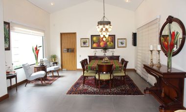 One Level Home With Traditional and Modern Touches in Residential Community