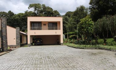 One Level Home With Traditional and Modern Touches in Residential Community