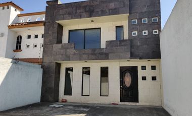 Casa en Toluca centro de 3 plantas x hidalgo e isidro fabela rumbo a la maquinita