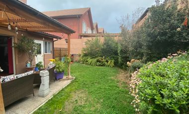 VENDO Casa 3 pisos Santa María del Peñón