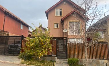 VENDO Casa 3 pisos Santa María del Peñón