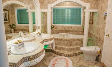 Elite Retreat for Sale: Luxurious and Spacious Property in Boracay