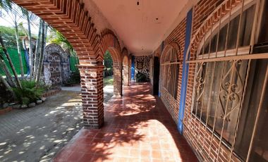$12,000,000 Negociable, Un rancho en orilla de la careterra, Alpuyeca, Cerca del Prámide de Xochicalco con 11,352 m2 de tarreno furutal