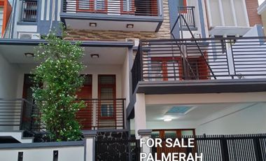 Dijual Rumah 4 lantai di Palmerah Residence Jakbar LT 206 m2 Murah dibwh hrg appraisal