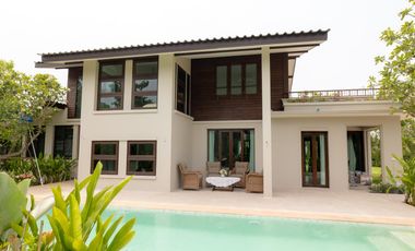 4 Bedroom Pool Villa in Saraphi