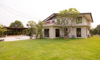 4 Bedroom Pool Villa in Saraphi