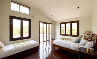 4 Bedroom Pool Villa in Saraphi