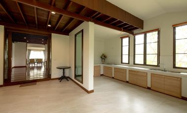 4 Bedroom Pool Villa in Saraphi