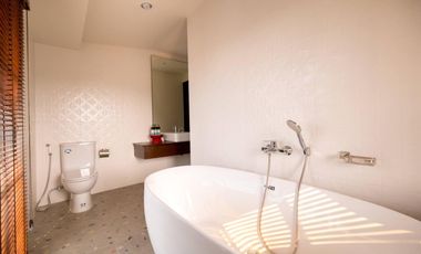 4 Bedroom Pool Villa in Saraphi