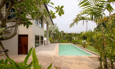 4 Bedroom Pool Villa in Saraphi