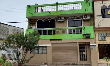 Alquiler de edificacion comercial en Avenida Isidro Ayora y Agustin Freire